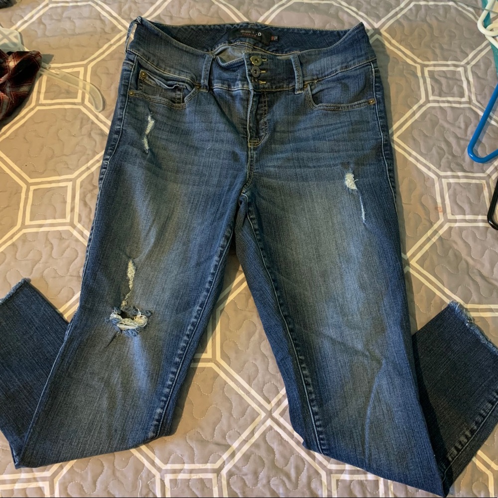 Torrid distressed jeans size 14 short